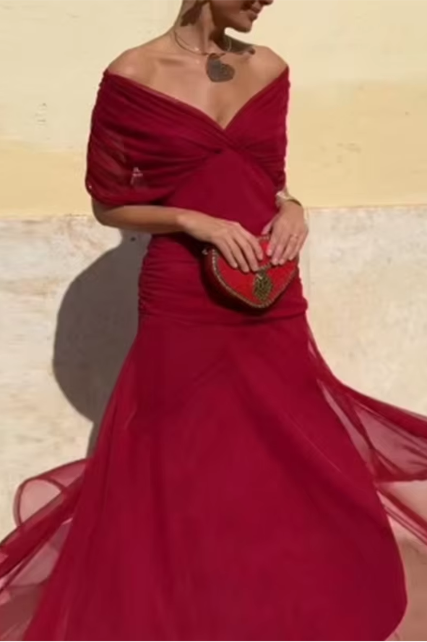 Louise | Elegancka sukienka wieczorowa z dekoltem w serek
